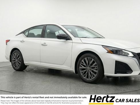 Used 2025 Nissan Altima 2.5 SV image 1