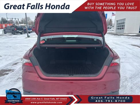 Used 2021 Toyota Camry LE image 7