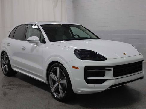 New 2025 Porsche Cayenne GTS image 13