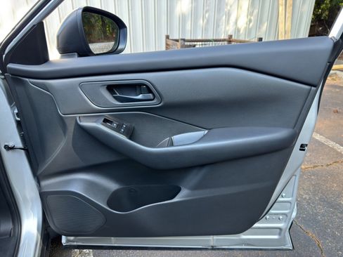 Used 2025 Nissan Rogue S FWD image 36