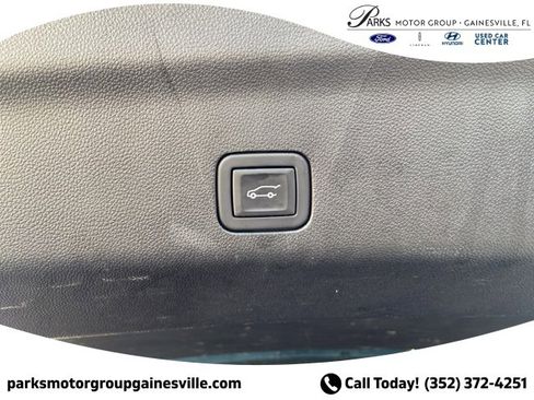 Used 2024 Chevrolet Suburban LT image 14