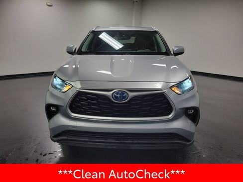 Used 2023 Toyota Highlander XLE AWD/4WD image 3