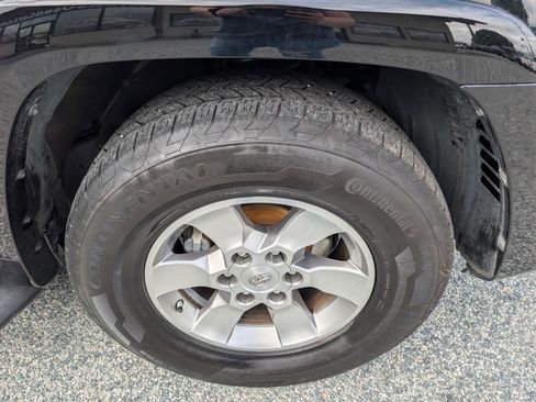 Used 2011 Toyota 4Runner SR5 w/ Premium Pkg w/Leather RWD image 4