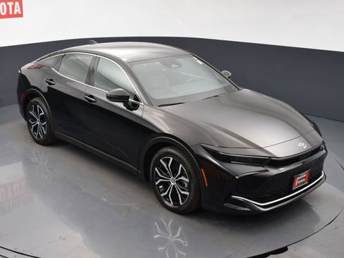 Used 2024 Toyota Crown Limited image 28