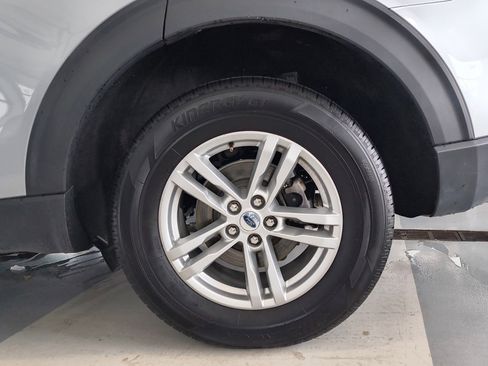 Used 2023 Ford Explorer XLT image 30