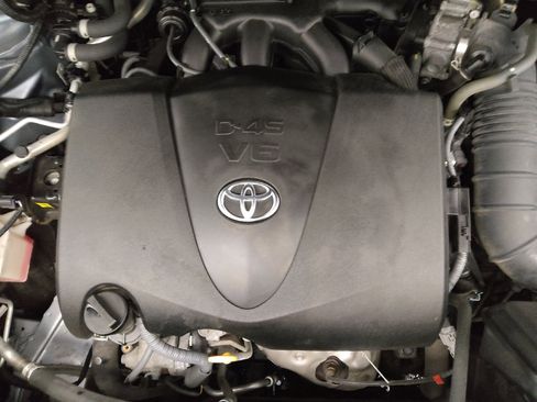 Used 2021 Toyota Highlander XLE image 30