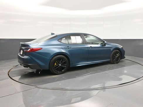 Used 2025 Toyota Camry SE image 9