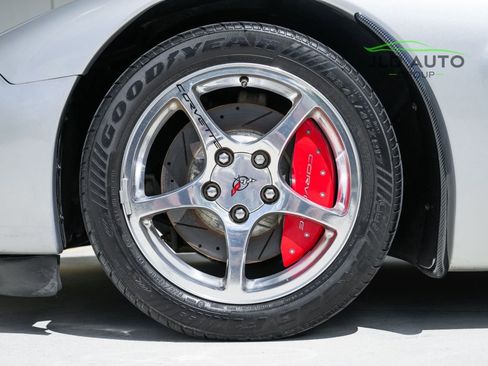 Used 2004 Chevrolet Corvette Convertible w/ Preferred Equipment Group RWD image 30
