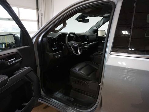 Certified 2025 GMC Sierra 1500 SLT image 9