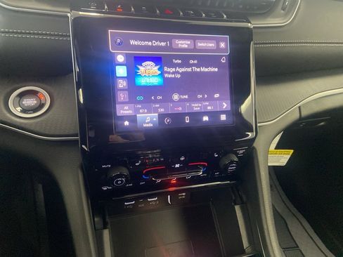 New 2025 Jeep Grand Cherokee Altitude image 29