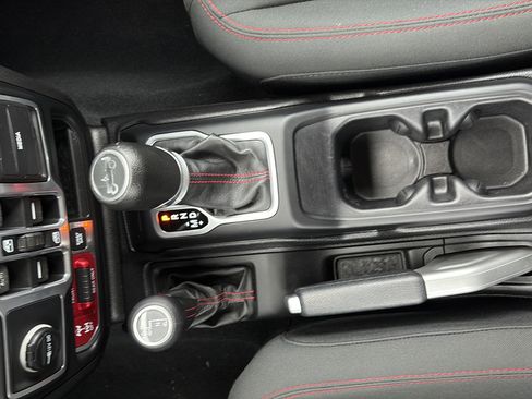 Used 2018 Jeep Wrangler Unlimited Rubicon AWD/4WD image 16