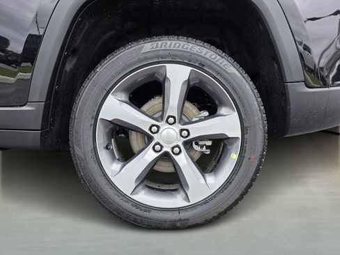 New 2026 Jeep Grand Cherokee Limited RWD image 6