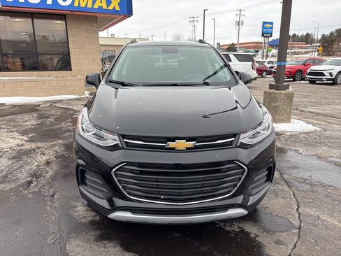 Used 2022 Chevrolet Trax LT w/ LT Convenience Package image 6