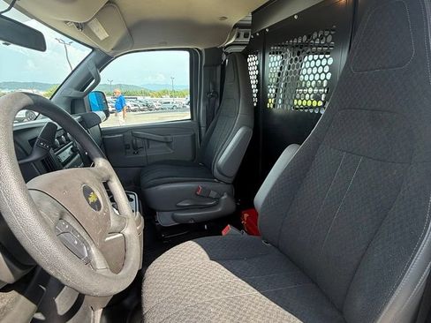 Used 2025 Chevrolet Express 2500 w/ Driver Convenience Package RWD image 6