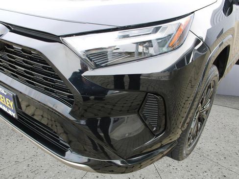Used 2022 Toyota RAV4 SE image 12