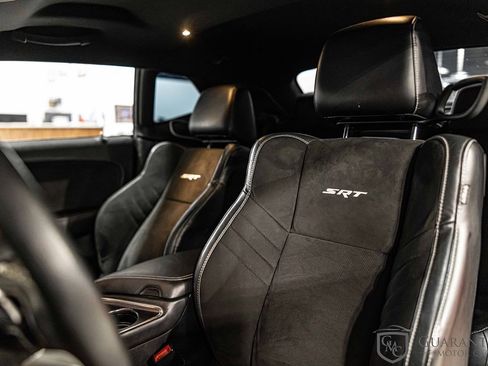 Used 2015 Dodge Challenger SRT image 17