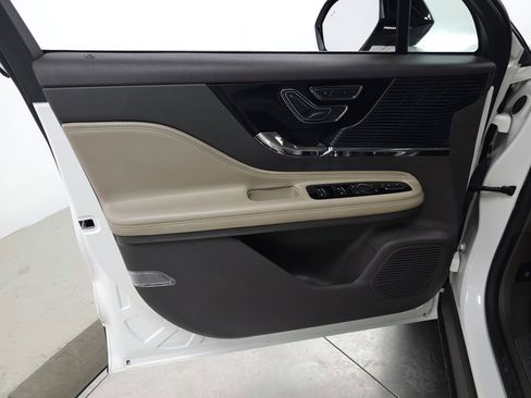 Used 2021 Lincoln Corsair FWD image 14
