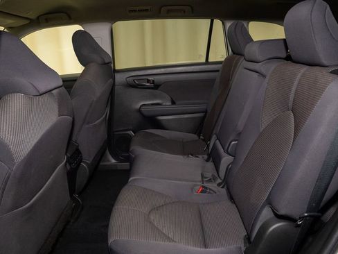 Used 2023 Toyota Highlander L image 8