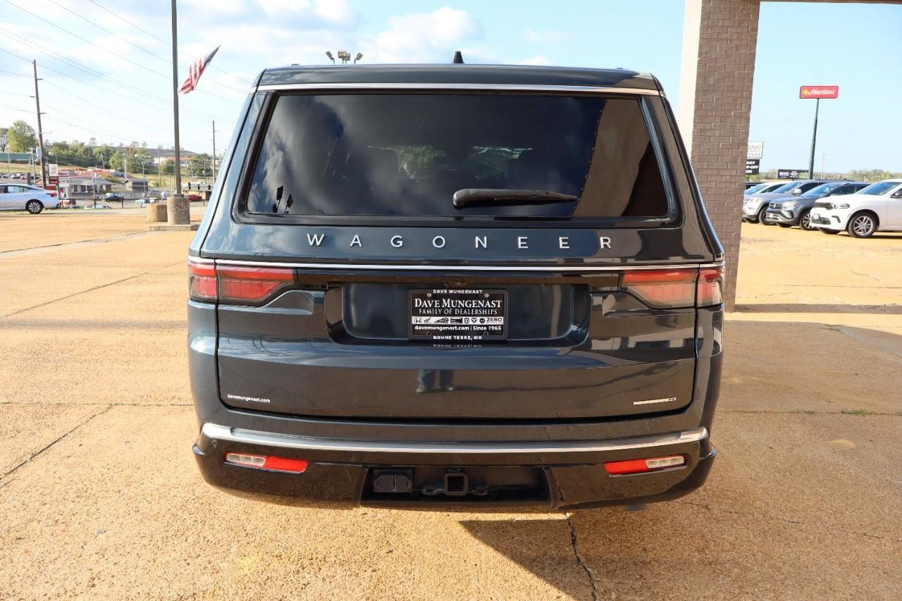 Used 2024 Jeep Wagoneer L Series II w/ Flexible Seating Group AWD/4WD image 4