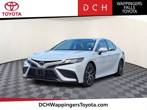 Used 2023 Toyota Camry SE FWD image 1