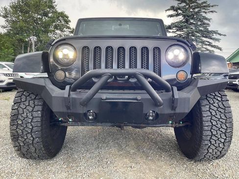 Used 2011 Jeep Wrangler Unlimited Sahara w/ Dual Top Group AWD/4WD image 3