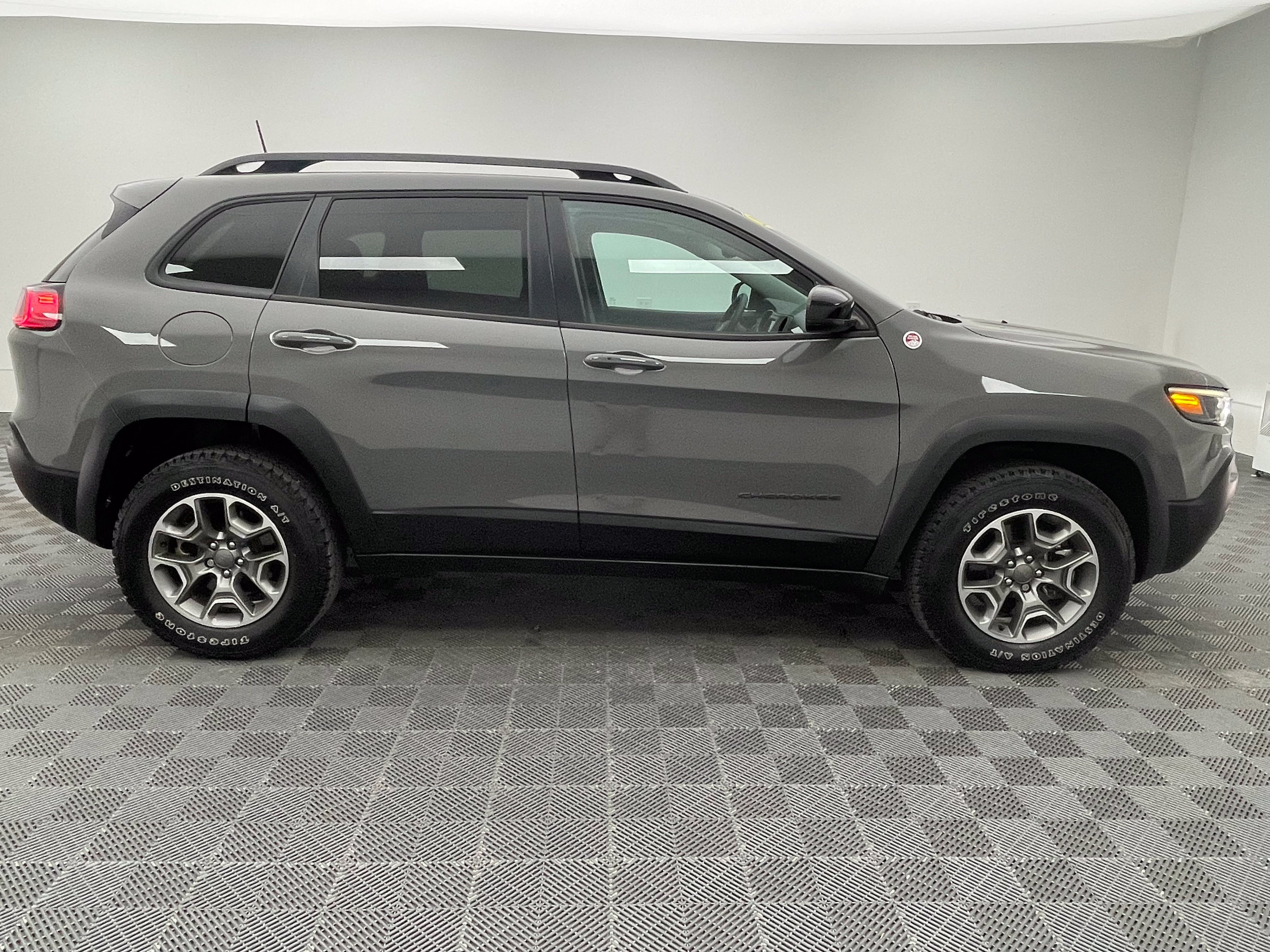 Used 2022 Jeep Cherokee Trailhawk w/ Premium Leather Package AWD/4WD image 6
