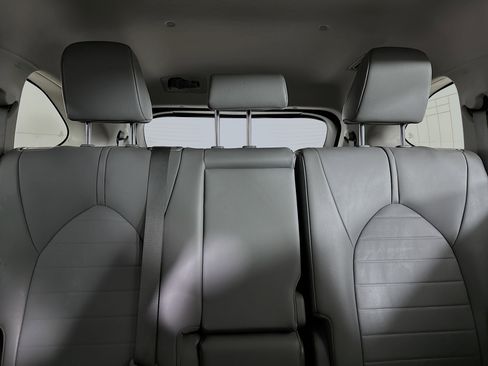 Used 2020 Toyota Highlander XLE image 29