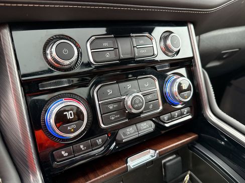 Used 2024 GMC Yukon XL Denali Ultimate image 17