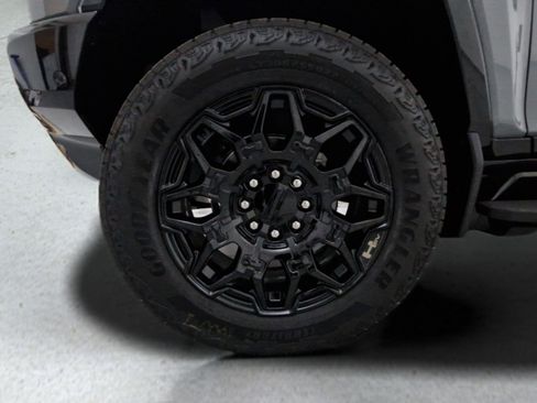 New 2025 GMC Hummer EV 3X w/ LPO, Dark Essentials Package image 32