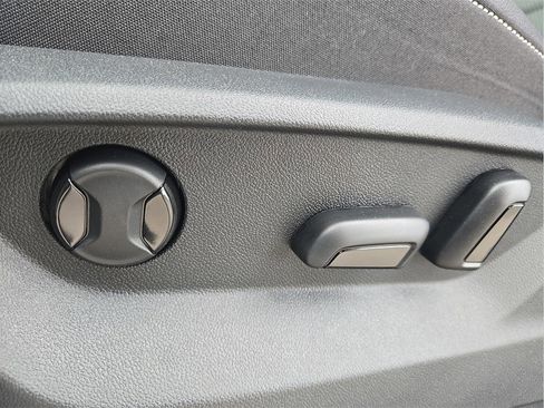 New 2026 Volkswagen Atlas SE image 17