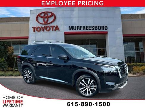 Used 2025 Nissan Pathfinder Platinum w/ Cargo Package FWD image 1