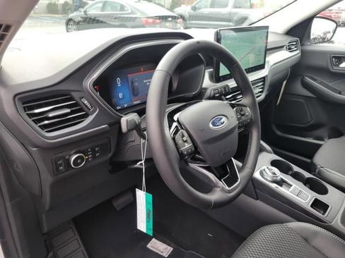 New 2026 Ford Escape SE w/ Class II Trailer Tow Package image 24