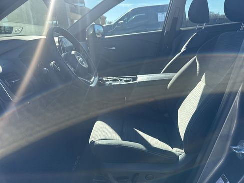 Used 2021 Nissan Rogue SV image 14