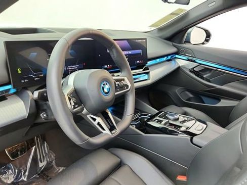 Used 2026 BMW i5 eDrive40 image 19