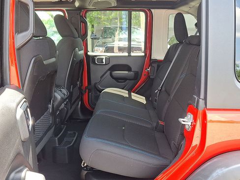 Used 2025 Jeep Wrangler Unlimited Rubicon 4xe w/ Convenience Group AWD/4WD image 26
