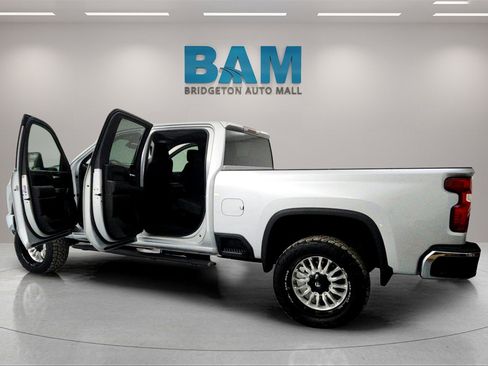 Used 2022 Chevrolet Silverado 2500 LT w/ Convenience Package image 11