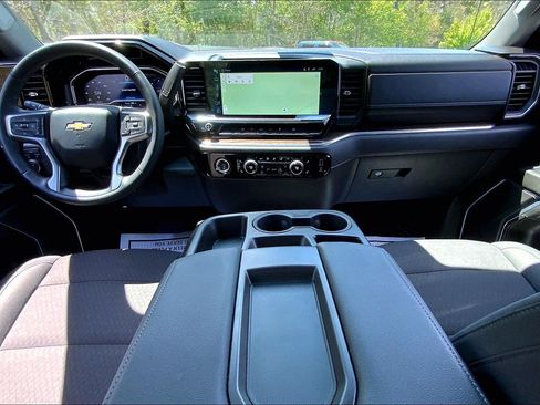 Used 2024 Chevrolet Silverado 1500 LT AWD/4WD image 17