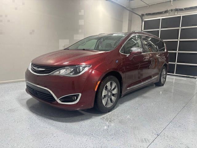 Used 2018 Chrysler Pacifica Limited w/ Advanced Safetytec Group FWD image 2