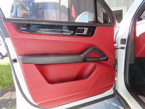 Used 2019 Porsche Cayenne image 11