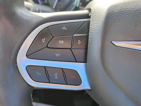 Used 2022 Chrysler Pacifica Touring-L FWD image 23