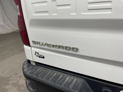 Used 2023 Chevrolet Silverado 1500 Custom Trail Boss AWD/4WD image 19