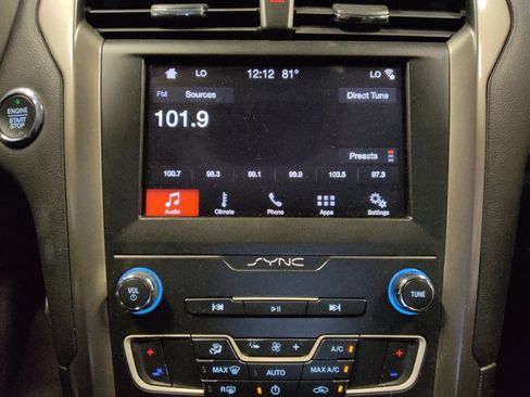 Used 2019 Ford Fusion SE FWD image 25