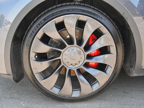 Used 2022 Tesla Model Y Performance AWD/4WD image 12
