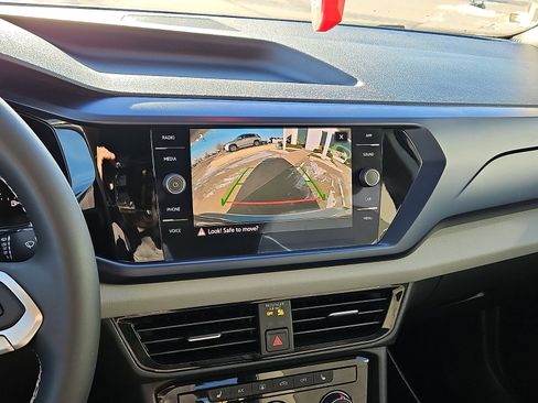 Certified 2023 Volkswagen Taos SE w/ Panoramic Sunroof Package image 16