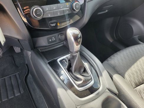 Used 2020 Nissan Rogue S image 28