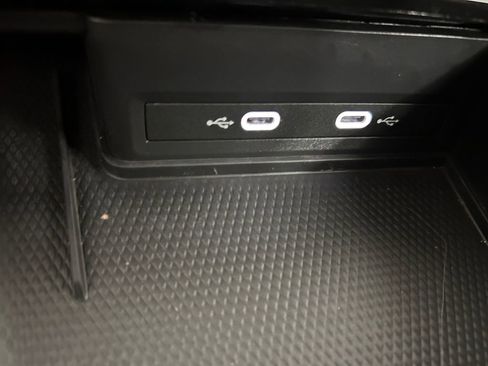 Used 2025 Volkswagen Atlas SE image 30