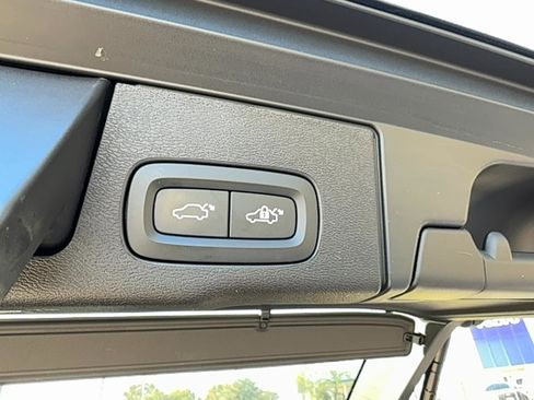 Used 2022 Volvo XC60 B5 Inscription w/ Climate Package image 26