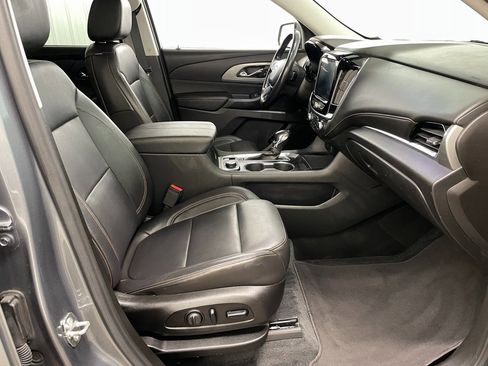 Used 2021 Chevrolet Traverse LT image 34