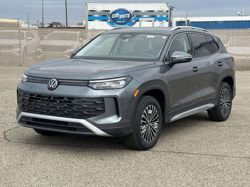 New 2025 Volkswagen Tiguan S AWD/4WD image 1