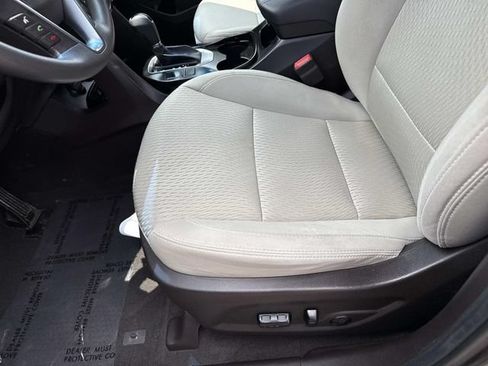 Used 2017 Hyundai Santa Fe Sport FWD image 15